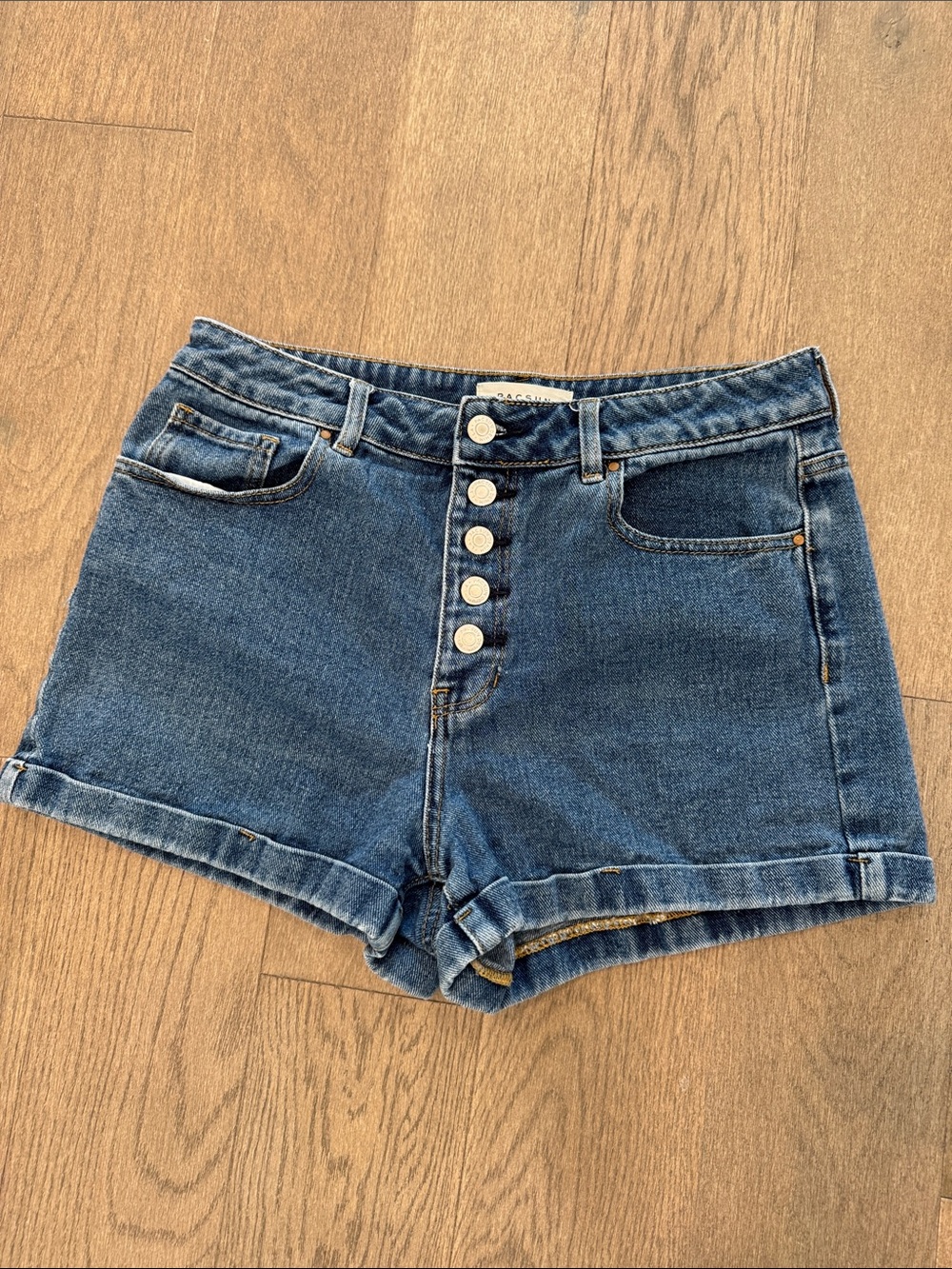 Pacing Mom Shorts High Rise Button Fly Blue Denim Cuffed Hem 28 Summer Vacation